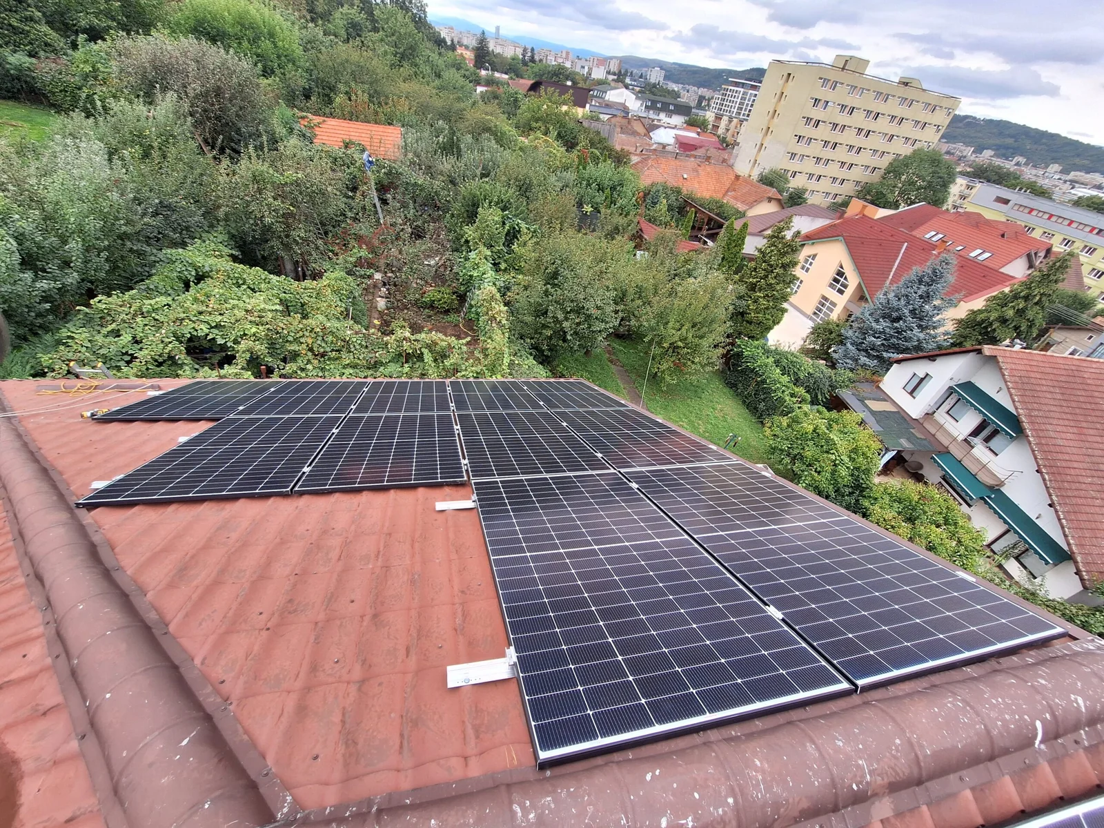 Trifazat Hibrid 6.67 kW cu Stocare - Livezeni, Mureș